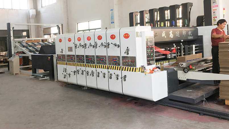 仁成紙箱印刷機(jī)印刷精度高，印刷色帶，小字網(wǎng)點效果好